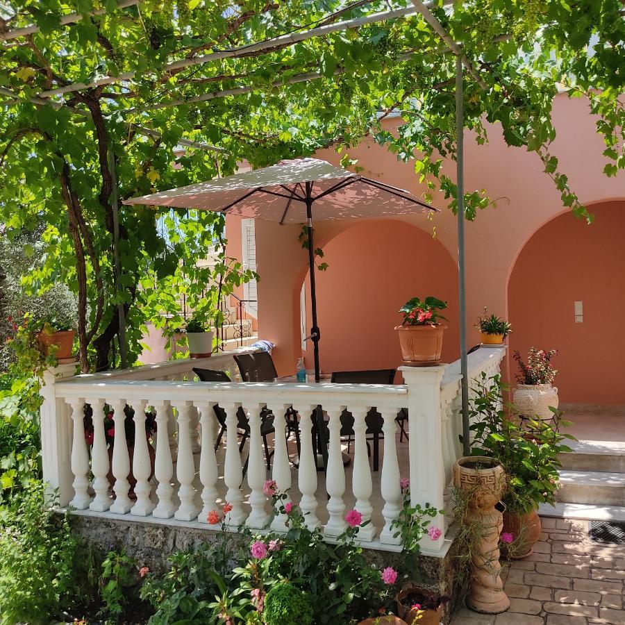 Nikolaou Thomas House * Parga